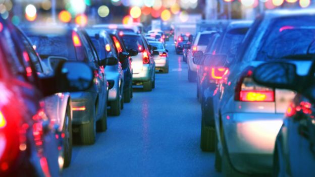 سیستم های مجهز به هوش مصنوعی می تواند در زمینه ترافیک های شهری کارآمد باشد. آیا ممکن است این تکنولوژی روزی بتواند کنترل کامل حمل و نقل را در دست بگیرد؟