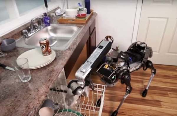 روباتی که ماشین ظرفشویی را پر می‌کند