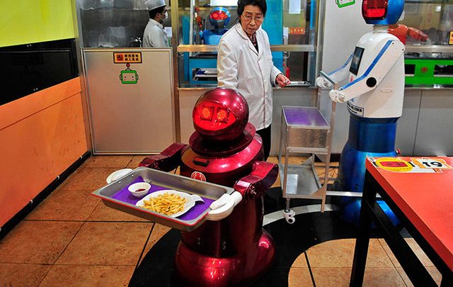 سیستم‌ کاملا خودکار رستورانی با کمک روبات‌ها