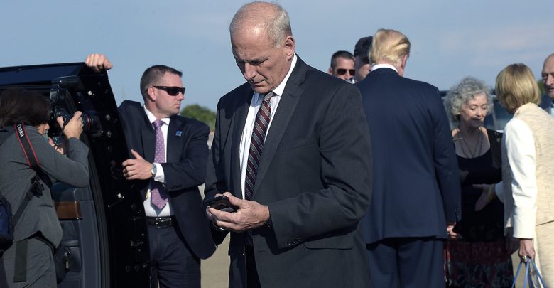 هک شدن تلفن همراه رییس دفتر کاخ سفید