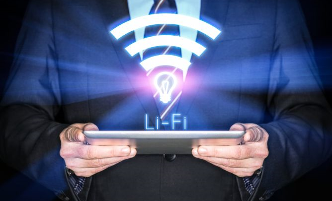 اپل در حال آزمایش LiFi برای آی‌او‌اس