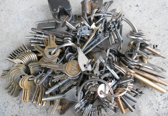 یک قفل و چهل کلید