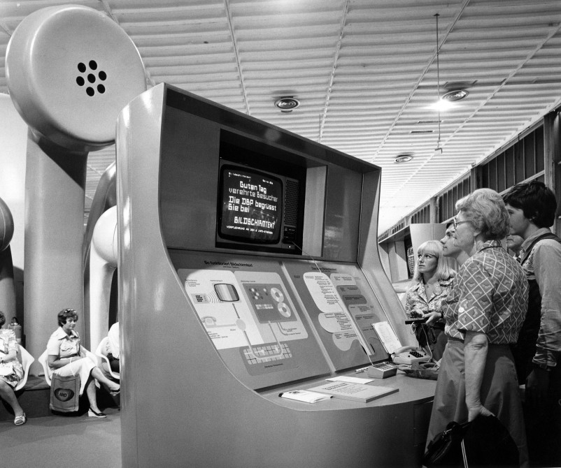 اطلاعاتی درباره تکنولوژی  Bildschirmtext ( ویدیو تکست)  1977