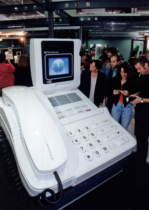 تماس تصویری تلفنی که توسط مخابرات آلمان به نمایش درمی‌آید - ۱۹۹۳