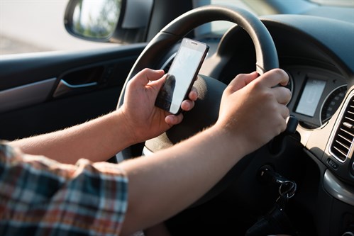 شیفتگی رانندگان آمریکایی به تلفن همراه