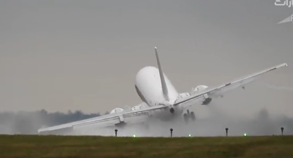 ویدیوی فرود سخت بوئینگ ۷۳۷ در میان باد شدید