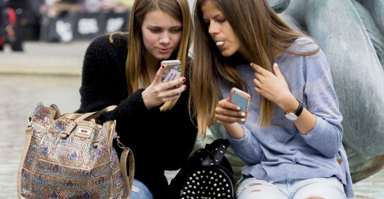 ممنوعیت استفاده از تلفن همراه در مدارس فرانسه