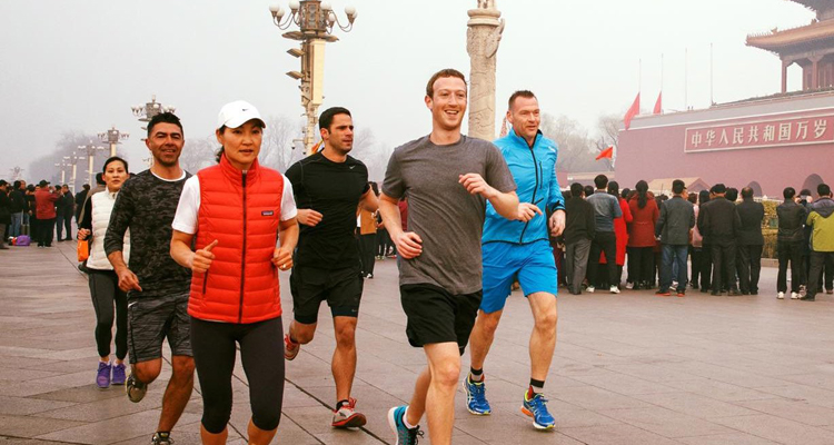 انتقاد از زاکربرگ برای دویدن بدون ماسک در پکن