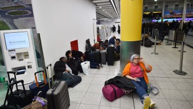 تعطیل شدن فرودگاه گاتویک به دلیل دیده شدن دو پهپاد.