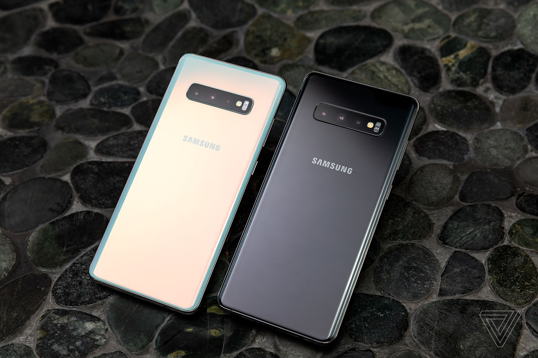 Samsung galaxy последние новости. Samsung Galaxy s10 Plus. Смартфон Samsung Galaxy a10s. Samsung Galaxy s10 / s10 +. Samsung s 10 плюс.