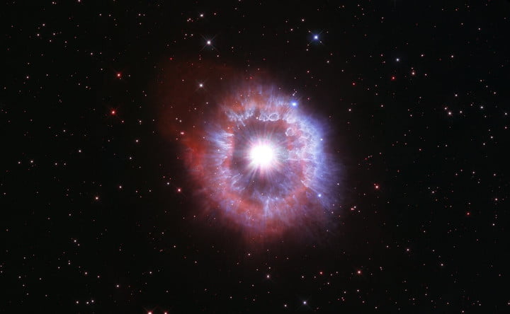 تلسکوپ هابل با ثبت تصویری کم‌نظیر از یک ستاره پرنور 31 ساله شد