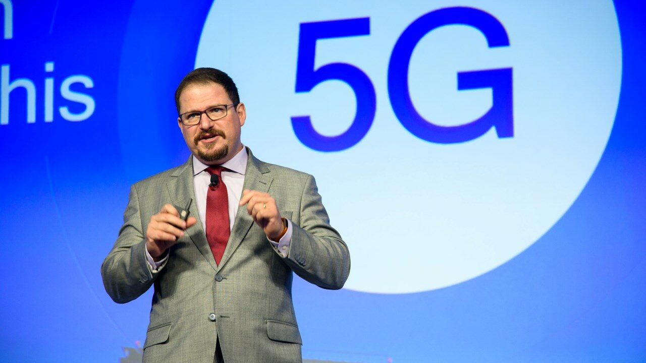 کریستیانو آمون مدیر کوالکام که تجربه‌ی مسئولیت توسعه‌ی پلتفرم‌های اسنپ‌دراگون را در سابقه‌اش داشت، به خوبی توانست نام کوآلکام را با 5G پیوند دهد.