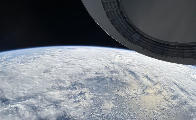 ثبت عکسی از زمین با آیفون 12 توسط سرنشینان فضاپیمای اسپیس ایکس