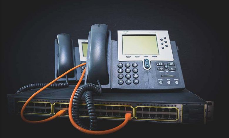 تلفن ویپ (VoIP phone) چیست و چگونه کار میکند؟