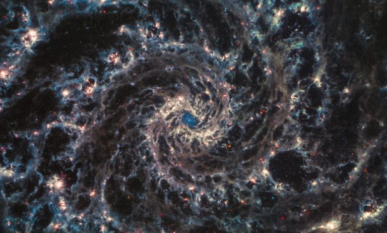 ثبت تصویری از یک کهکشان مارپیچی بنفش توسط تلسکوپ جیمز وب