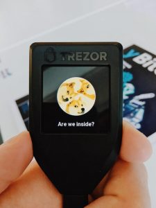 کیف‌پول سخت‌افزاری Trezor