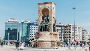 میدان تقسیم استانبول چقدر قدمت دارد؟