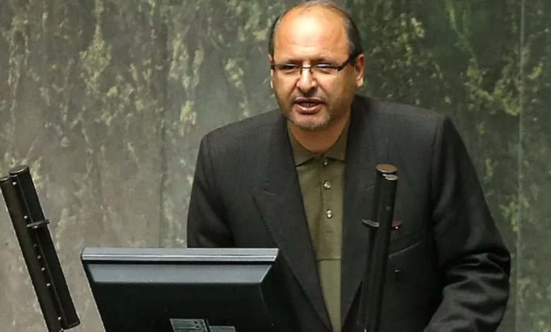 نماینده مجلس: همه نمایندگان سیم کارت سفید دارند