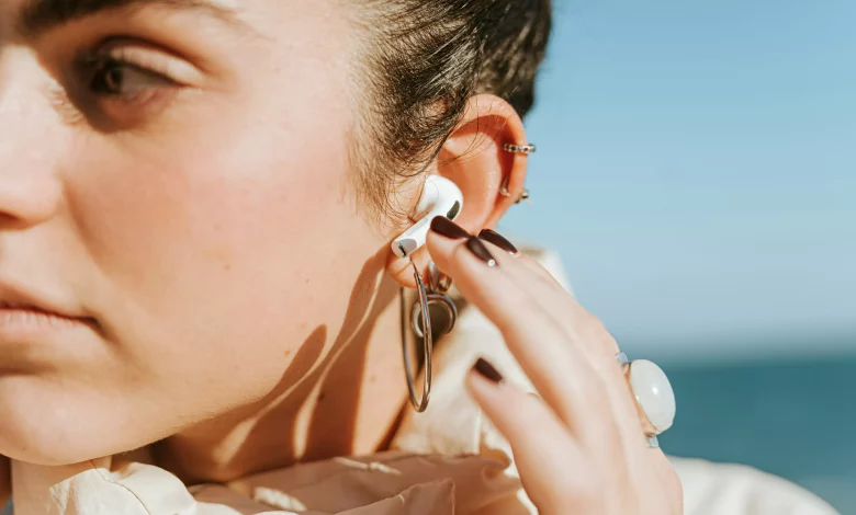 گوگل هر هدفونی را به مترجم همزمان تبدیل میکند