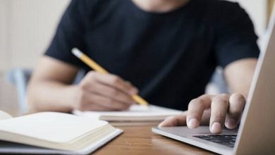 دانشگاهها تا اطلاع ثانوی مجازی شدند دانشگاه متن خبر به گزارش سیتنا، وزارت علوم اعلام کرد که تمامی کلاسهای درس دانشگاهها و مؤسسات آموزش عالی در نیمسال جاری، از امروز ۱۵ فروردین ماه تا اطلاع بعدی بهصورت مجازی برگزار میشود. بر اساس این اعلام، ادامه فعالیت آموزشی دانشگاهها در قالب آموزش غیرحضوری دنبال خواهد شد و جزئیات بیشتر درباره نحوه برگزاری کلاسها از سوی مراجع مربوطه اطلاعرسانی میشود. این تصمیم شامل همه کلاسهای درس در نیمسال جاری است و تا زمان صدور اطلاعیه بعدی برقرار خواهد بود.